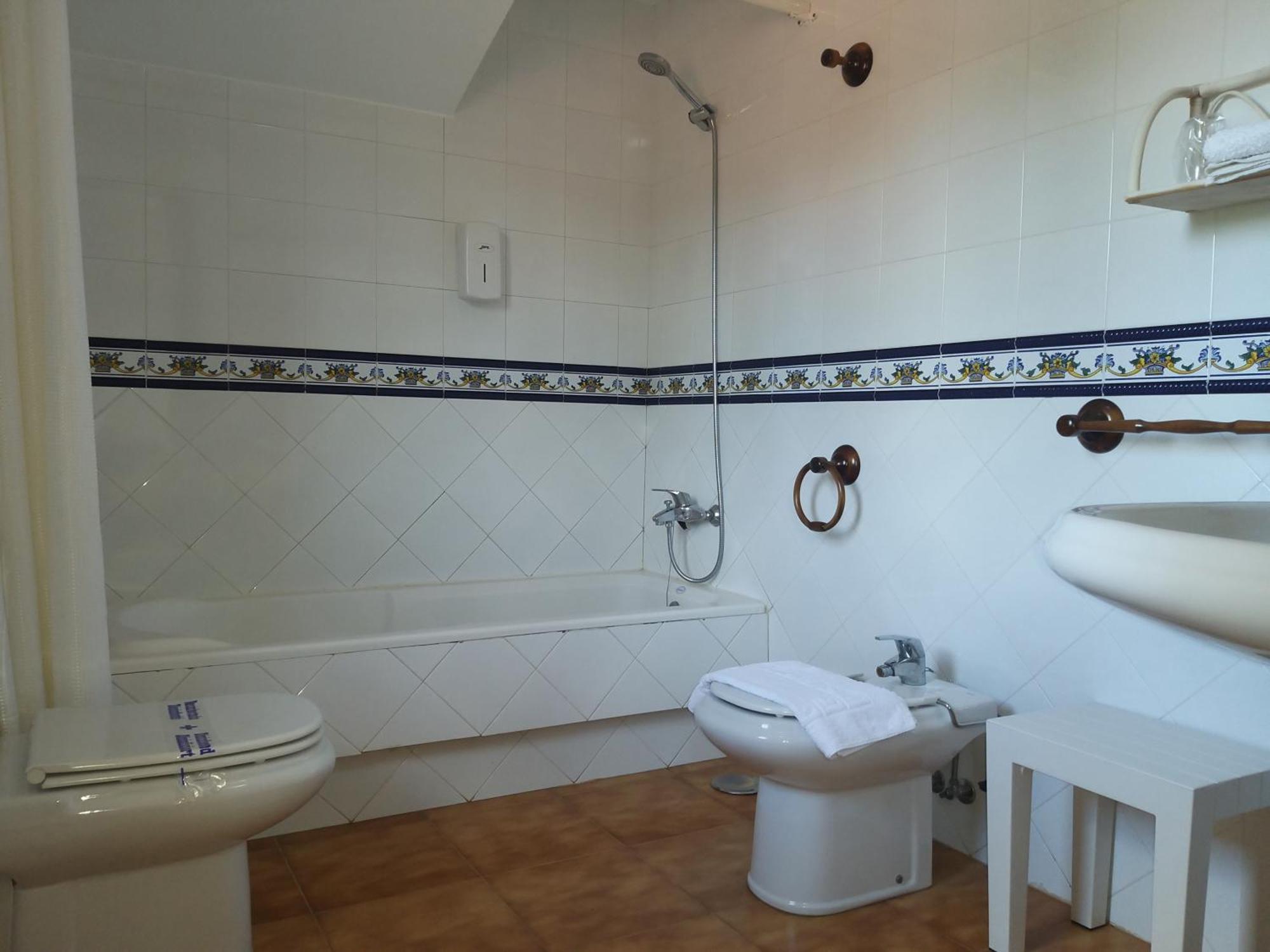 Hostal Restaurante O'Cadaval Frades الغرفة الصورة